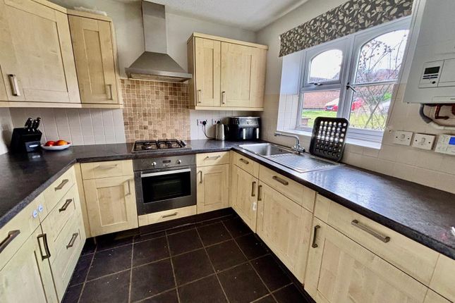 11, Alsford Close, Lightwater photo 3