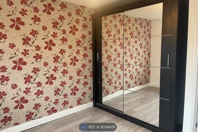 Flat, Langley Road, Slough photo 3