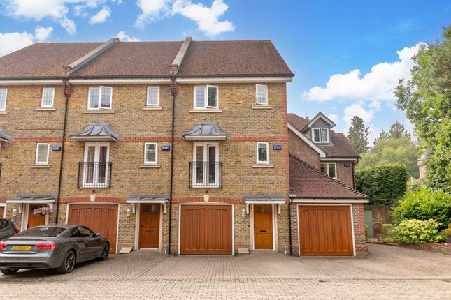 4 bed town house for sale in Aspen Court, Fairfield Road, East Grinstead RH19