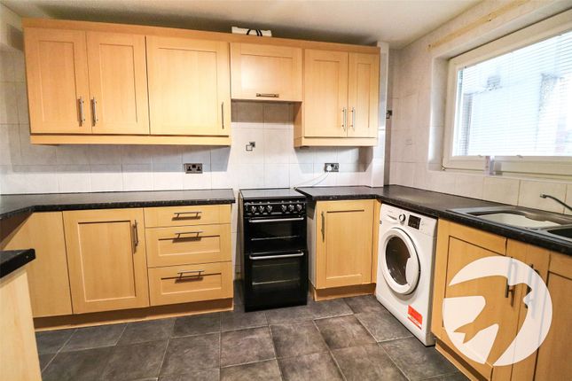 18, Sun Court, Erith photo 3