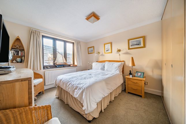 36 Moorhead Court,, Channel Way, Southampton photo 3