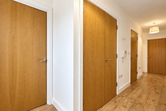 Flat 5, Amber Court, 252 Bowes Road, London photo 4