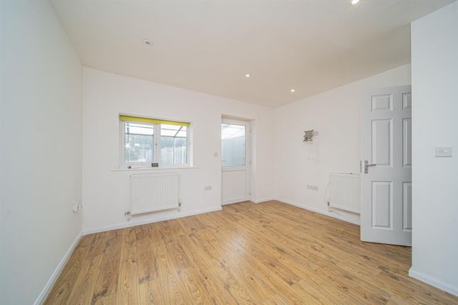 33a, Barnwell Road, Melksham photo 4