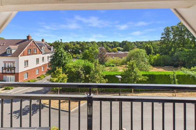 Flat 4, Heneage Court,, Grange Road, Gerrards Cross photo 4