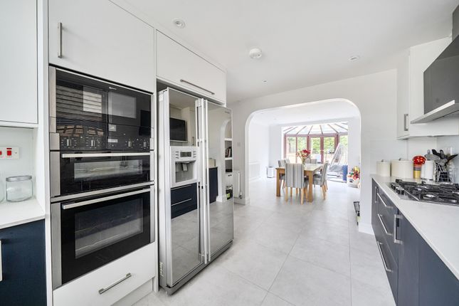 25, Oakwood Road, Windlesham photo 2