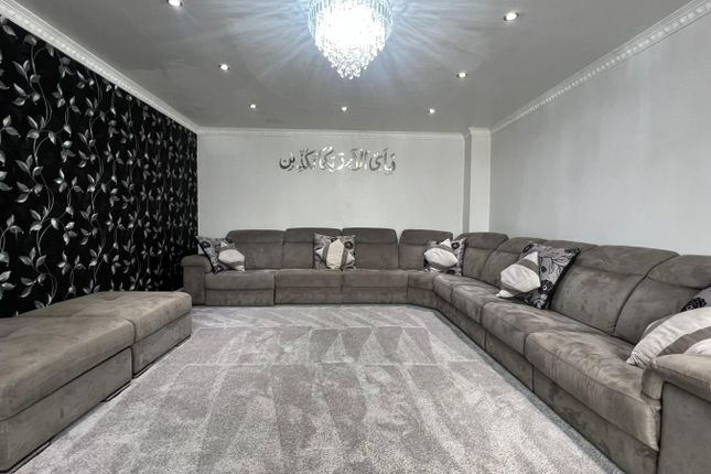 1 Coopers Row, Iver photo 4