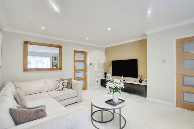 16, Holmlea Road, Datchet photo 2