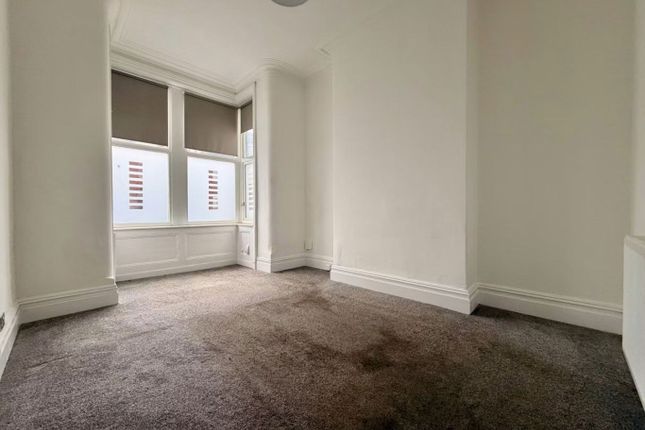9, Holmfield Road, Blackpool photo 3