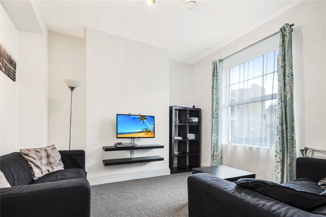 Terraced house to rent in Salmon Lane, London