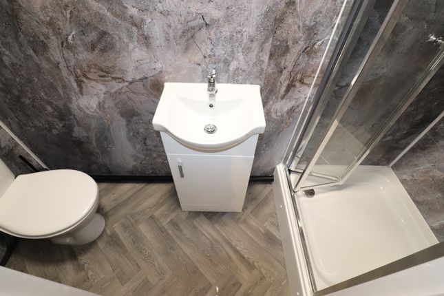 Room 2, 18, Waid Close, Dartford photo 4