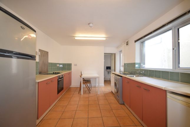 5-bed terraced on Harriet Street, Cardiff, £2,750/mo
