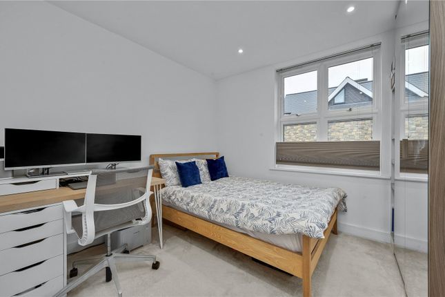 Flat for sale in Ditton Grove, Esher, Surrey