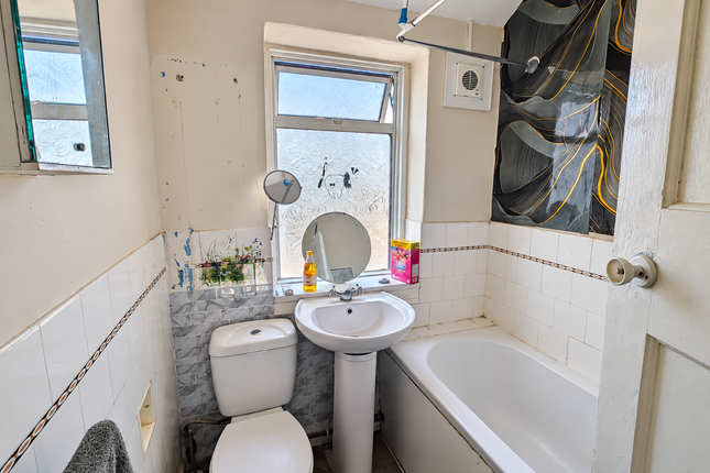 41, Woodrow Avenue, Hayes photo 4
