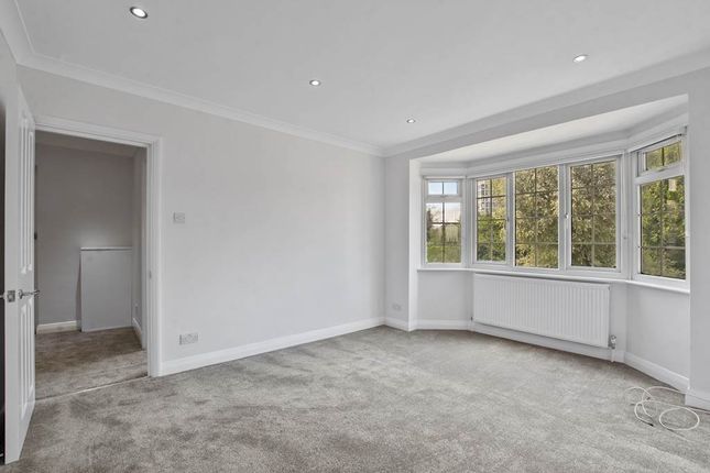 24 The Grange, Grangeview Road, Whetstone photo 2