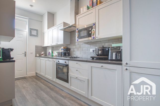 3c Lingfield Crescent, London photo 4