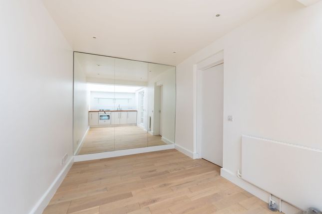 Westbourne Park Road, Westbourne Park photo 4