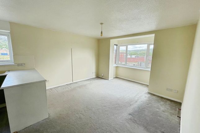 Flat D, 29 Harvey Crescent, Port Talbot photo 3