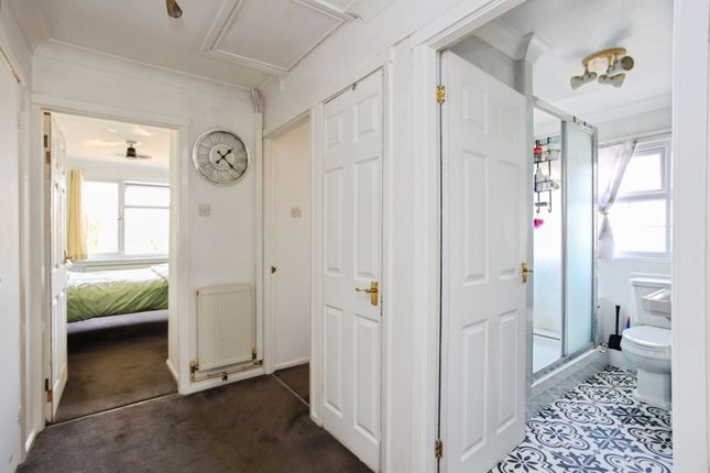 32, Georgian Drive, Maidstone photo 2