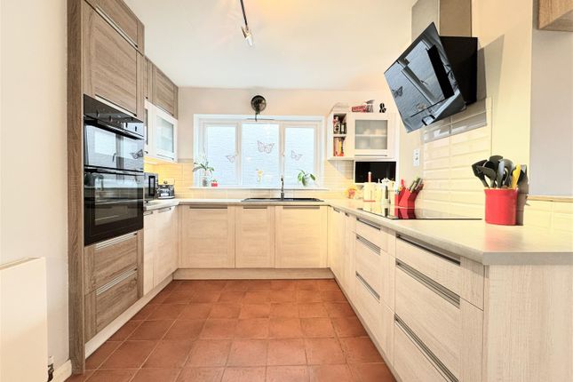 21, Quintrell Gardens, Newquay photo 2