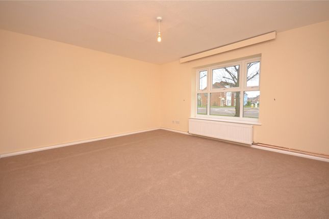 Flat for sale in Dove Place, Aylesbury