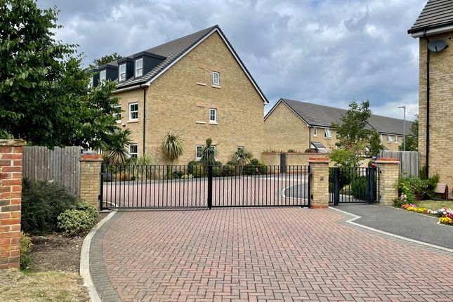 9, Blacksmith Close, Sunbury on Thames photo 2