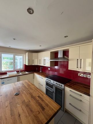 Short Let 155 Earlham Green Lane GR, Norwich photo 2