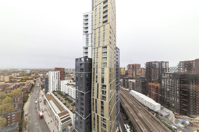 Flat to rent in Sky Gardens, 155 Wandsworth Road, Nine Elms, London