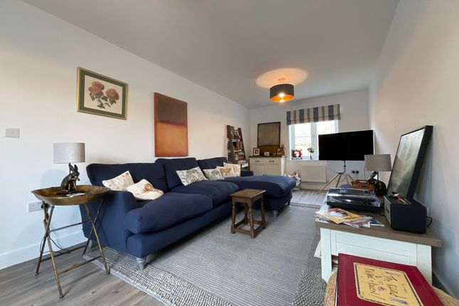 34 Iris Close, Scarborough photo 2