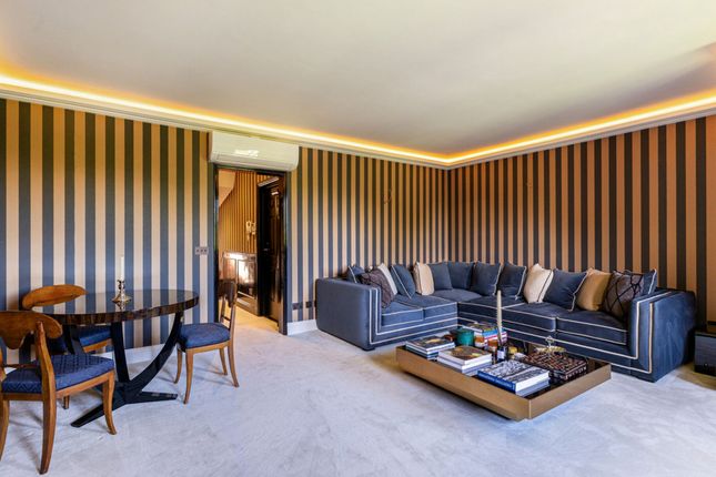 Flat 5, 69, Cadogan Square, London photo 4