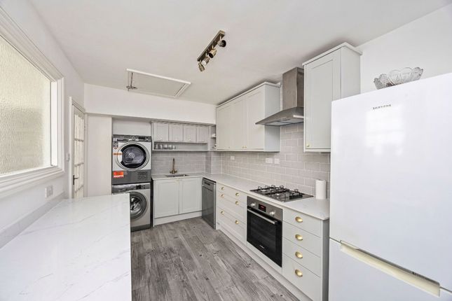 Flat 2, 25 Lewes Crescent, Brighton photo 3