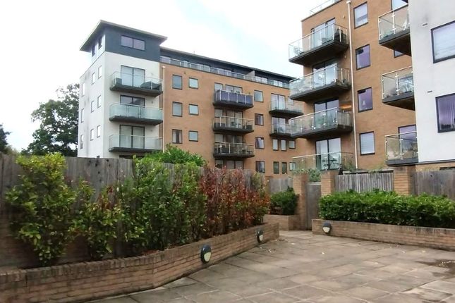 3-bed flat on 28 Westbury Mansions Old Bracknell Lane West, Bracknell, £300,000