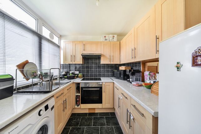 25, Bury Meadows, Hertfordshire photo 4