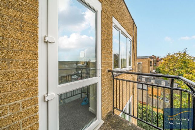 Flat 8A, 11 Woodside Avenue, London photo 4