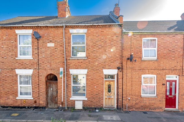 Thumbnail Terraced house to rent in Wallace Street, Milton Keynes, Buckinghamshire