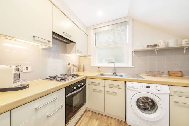 Flat to rent in Fulham Road, Fulham, London