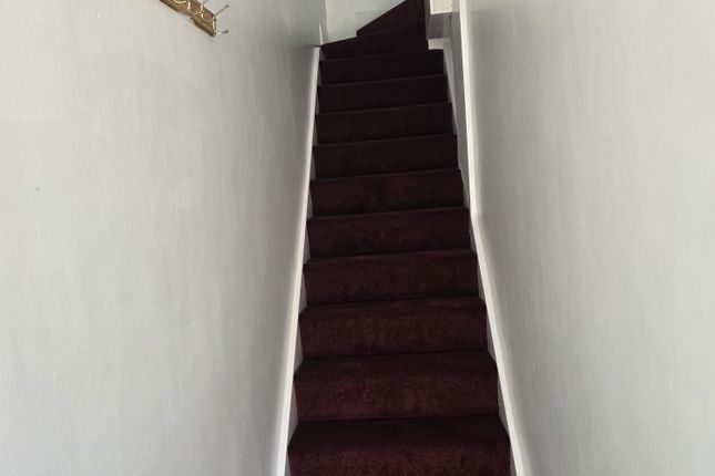251a Oakleigh Road North, LONDON photo 4