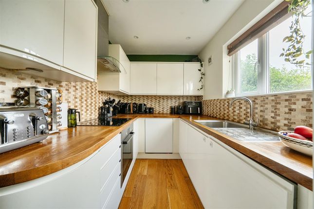 75, Fullers Avenue, Surbiton photo 3