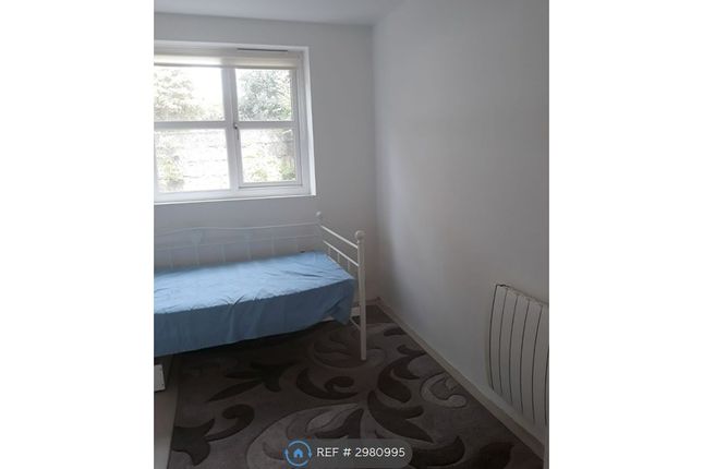 Flat, Woodchurch Lane, Birkenhead photo 3