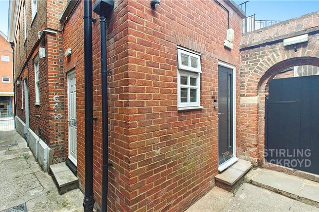 220A,, High Street, Surrey photo 4