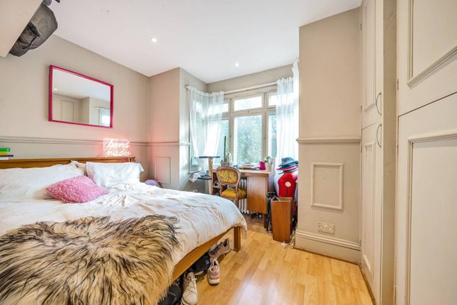 Flat for sale in Gleneagle Road, Streatham, London