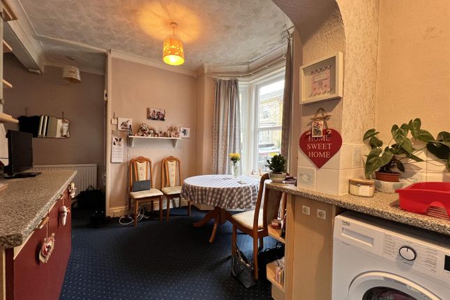 2, Candler Street, Scarborough photo 4