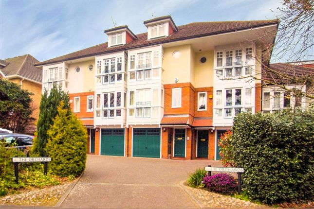 Thumbnail Town house to rent in Hill View Road, Woking