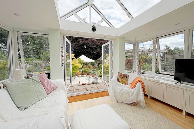 22, Waller Close, Leek Wootton photo 3