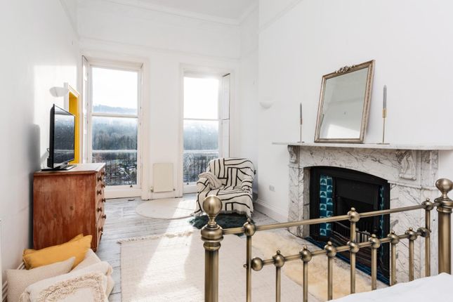 Flat 4, 2, Grosvenor Place, Bath photo 2
