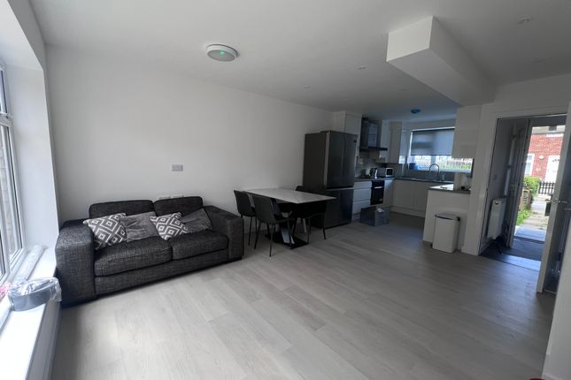 12, Billing Avenue, Manchester photo 2