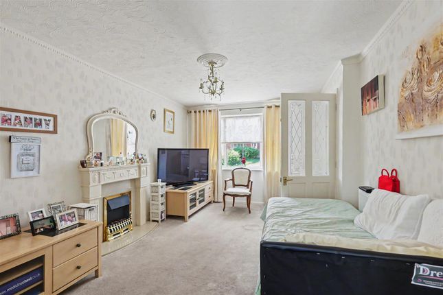4, Mylne Close, Cheshunt photo 4