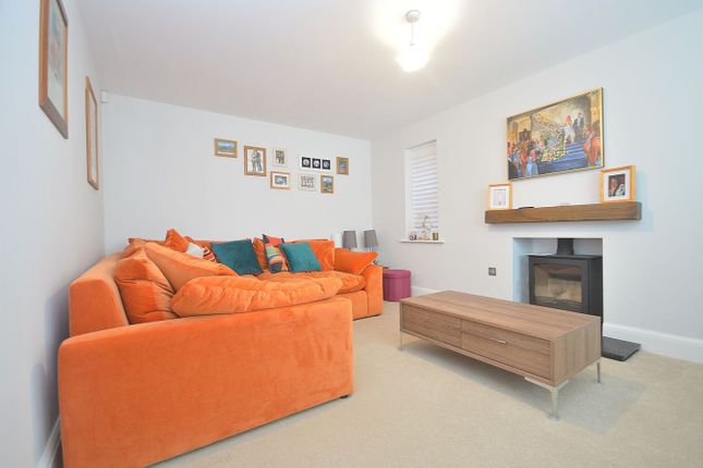 1, Upton Hall Crescent, Northampton photo 4