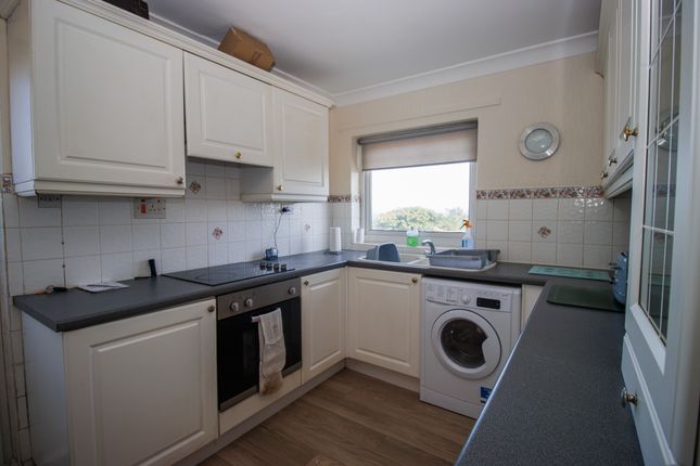 13, Knipe Point Drive, Osgodby, Scarborough photo 2