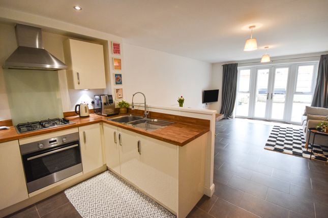 37, Maygreen Avenue, Nottingham photo 3