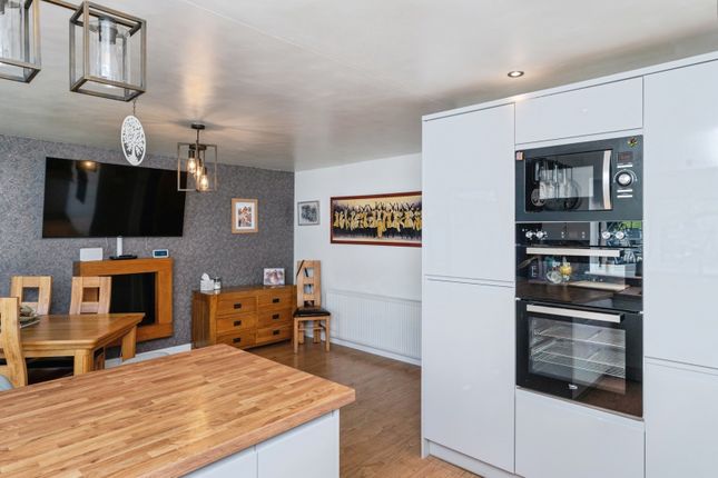 17, Princes Drive, Flintshire photo 4